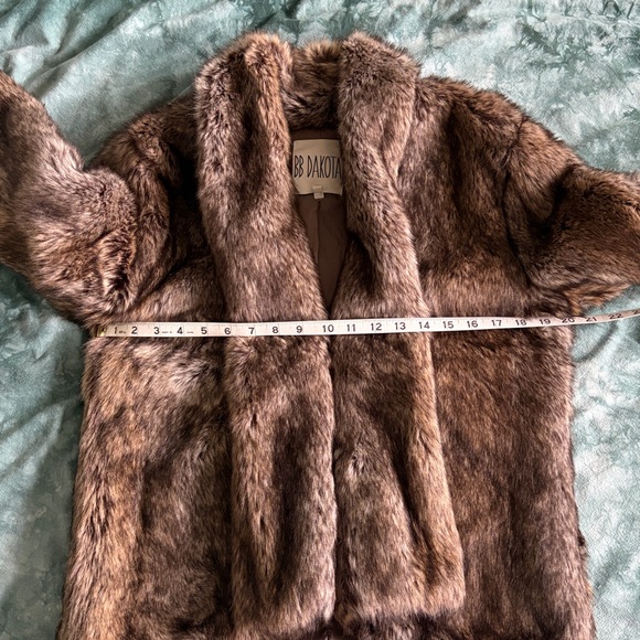 BB Dakota Faux Fur Jacket - M - Picture 5 of 5